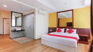Premium Double Room, 1 King Bed | Desk, free WiFi, bed sheets