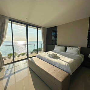 Deluxe Suite conner sea view | Free WiFi, bed sheets