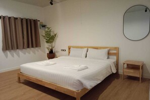 1 habitación, escritorio y ropa de cama 