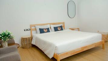 1 bedroom, desk, bed sheets