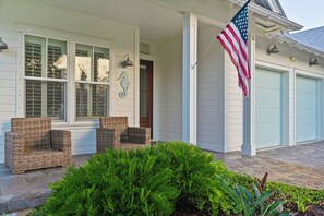 Terrace/patio - Tipsy Mermaid by Avantstay | Private Pool, Games & Walk to Santa Rosa Beach (Santa Rosa Beach)