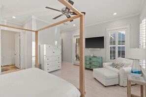 4 bedrooms, iron/ironing board, travel crib, free WiFi - Tipsy Mermaid by Avantstay | Private Pool, Games & Walk to Santa Rosa Beach (Santa Rosa Beach)