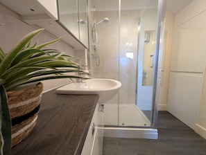 Shower, towels