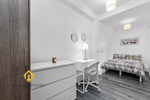 4 bedrooms, iron/ironing board