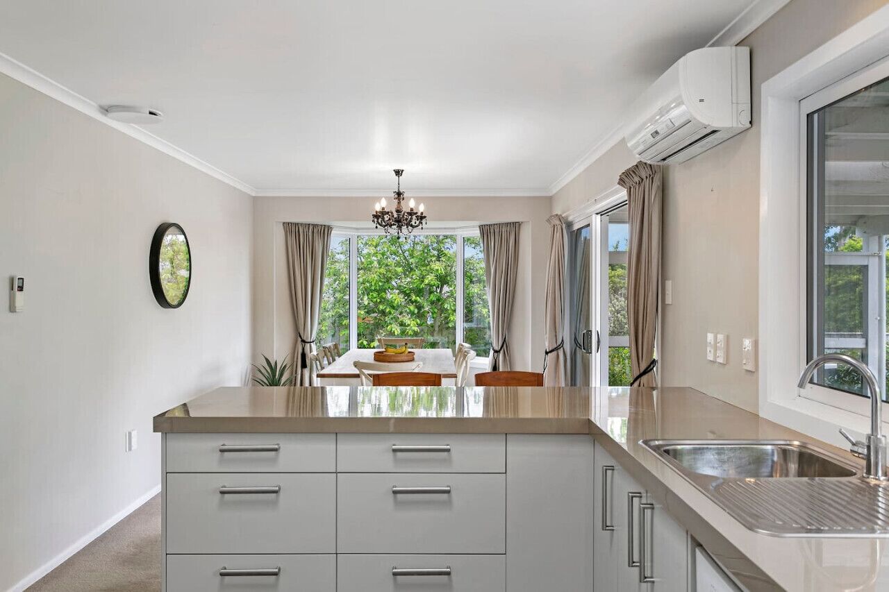 Geladeira, micro-ondas, fogão, lava-louças