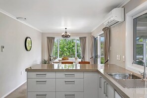 Fridge, microwave, oven, dishwasher - Beautiful home - spacious, peaceful, modern, with outdoor deck, and fully fenced for pets (Taupō)