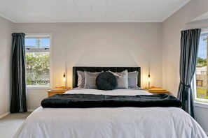 3 bedrooms, desk, iron/ironing board, free WiFi