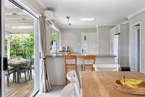 Geladeira, micro-ondas, fogão, lava-louças