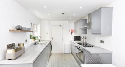 Ocho Homes By Eight Continents - R3