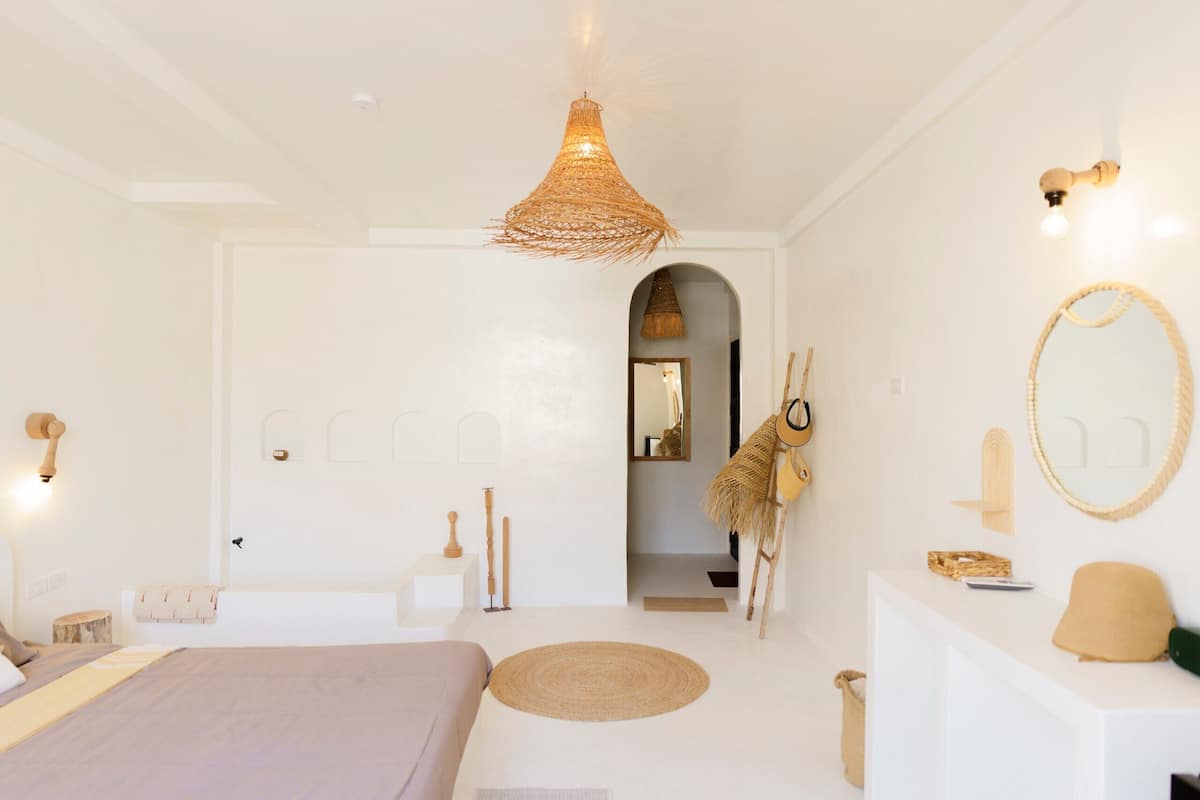Superior Room, Bathtub | Bed sheets