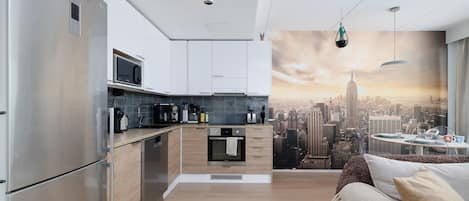 Full-sized fridge, microwave, oven, stovetop