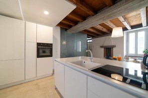 Micro-ondes, four, plaque de cuisson, lave-vaisselle