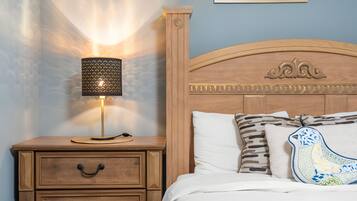 2 bedrooms, iron/ironing board, WiFi