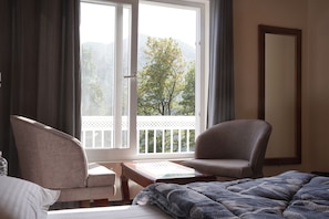 Living area - The Oak & Lake View Resort  (Nanital)
