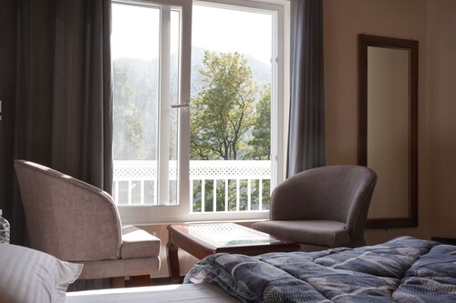 The Oak & Lake View Resort 