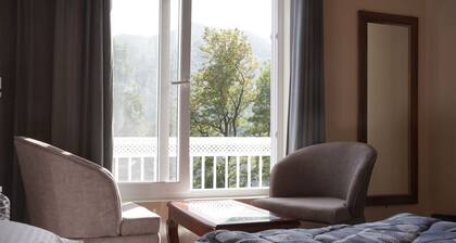 The Oak & Lake View Resort