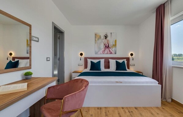 4 bedrooms, iron/ironing board, free WiFi, bed sheets