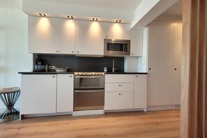 Microwave, dishwasher, coffee/tea maker, high chair