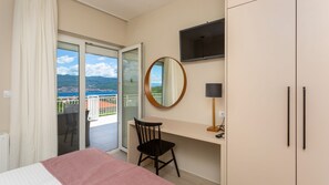 5 bedrooms, iron/ironing board, free WiFi, bed sheets
