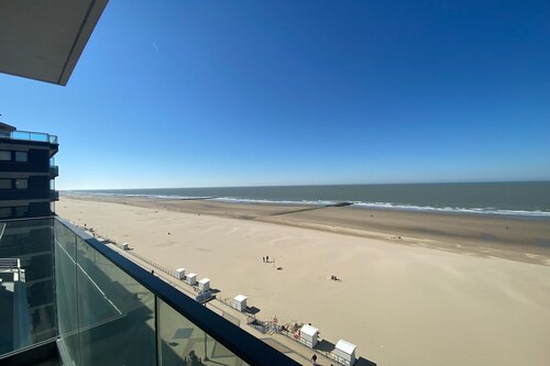 Apartment in Middelkerke with Stunning Sea Views