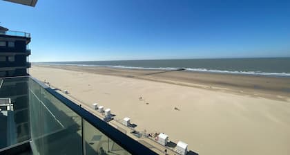Apartment in Middelkerke with Stunning Sea Views