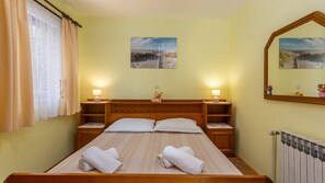 1 bedroom, free WiFi, bed sheets