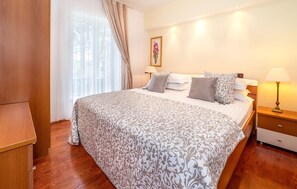 1 chambre, fer et planche à repasser, Wi-Fi gratuit, draps fournis