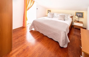 2 chambres, fer et planche à repasser, Wi-Fi gratuit, draps fournis