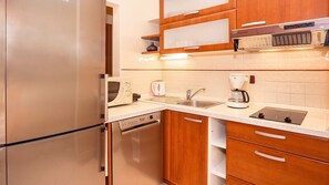 Fridge, microwave, dishwasher, coffee/tea maker
