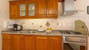 Oven, coffee/tea maker, cookware/dishes/utensils