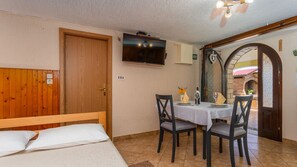 1 bedroom, free WiFi, bed sheets