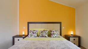 3 bedrooms, iron/ironing board, free WiFi, bed sheets