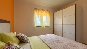 3 bedrooms, iron/ironing board, free WiFi, bed sheets - Villa Anja by Villas Guide (Peroj)