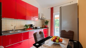 Køleskab, mikrobølgeovn, ovn, opvaskemaskine