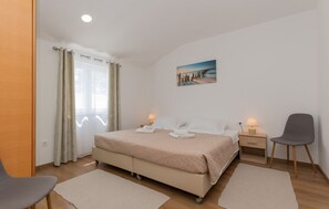 2 chambres, fer et planche à repasser, Wi-Fi gratuit, draps fournis