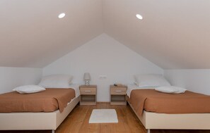 2 chambres, fer et planche à repasser, Wi-Fi gratuit, draps fournis