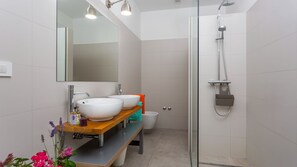 Shower, hair dryer, towels - Casa Tijana by Villas Guide (Krk)