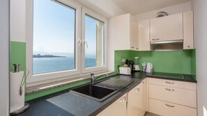 Fridge, oven, dishwasher, coffee/tea maker