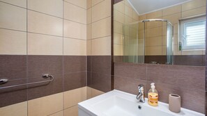 Shower, hair dryer, towels - Apartment Nada sea view - Island of Krk (Omišalj)