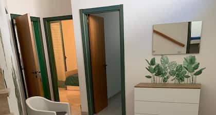 House Laura Two steps from the sea, in quiet family area, near the center