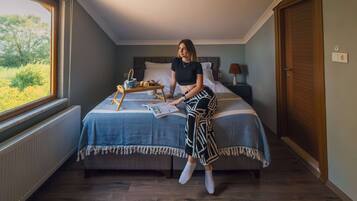 5 bedrooms, iron/ironing board, travel crib, free WiFi