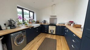 Micro-ondes, four, plaque de cuisson, lave-vaisselle