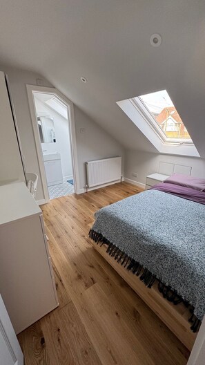 3 chambres, fer et planche à repasser, Wi-Fi, draps fournis