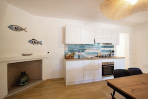 Micro-ondes, four, plaque de cuisson, lave-vaisselle