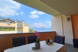 Outdoor dining - PROMENADE Luxury View (Sarnico)