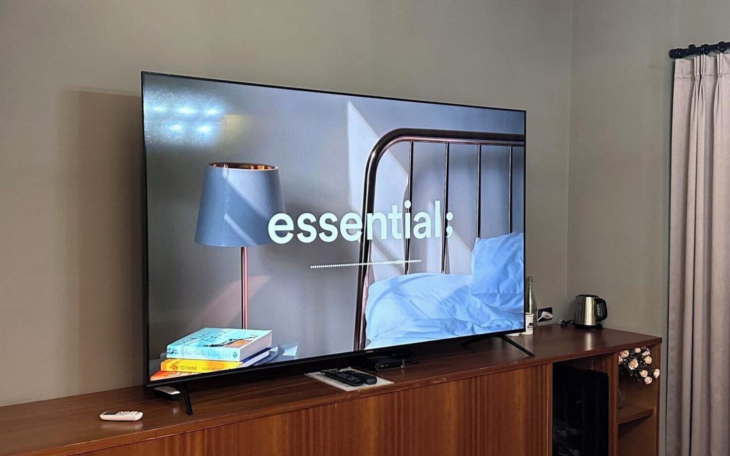 Escritorio, wifi gratis y ropa de cama 