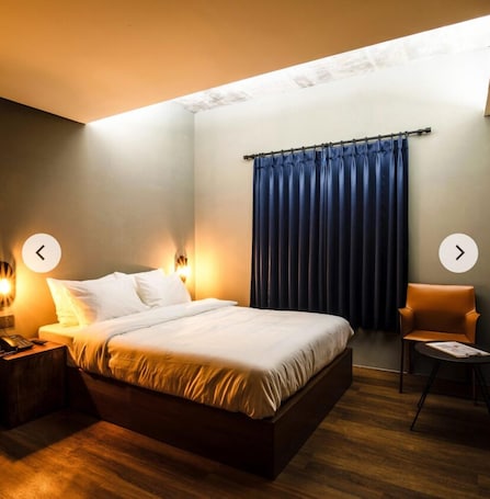 Escritorio y wifi gratis . alicehotel