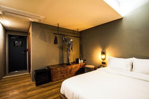 Standard Double Room, 1 Queen Bed | Desk, free WiFi