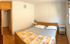 1 dormitorio, tabla de planchar con plancha, wifi gratis
