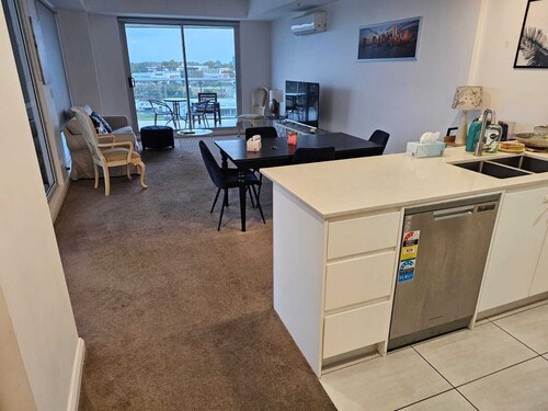 Spacious 3 bed/2 full bath/2 car space and 5 minutes walk from train station